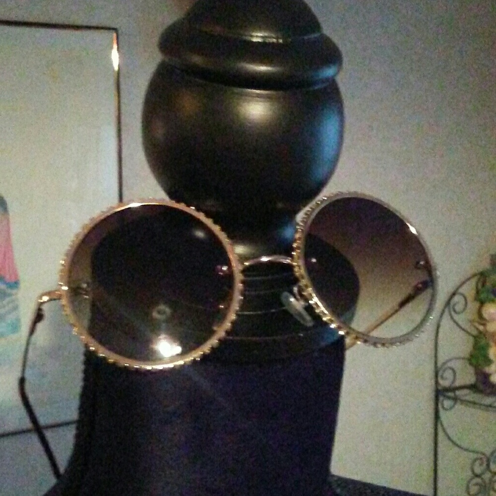 Hinged round retro rhinestone punk glasses